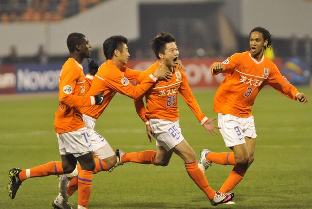 43岁前国脚,中国两次结婚的著名足球员