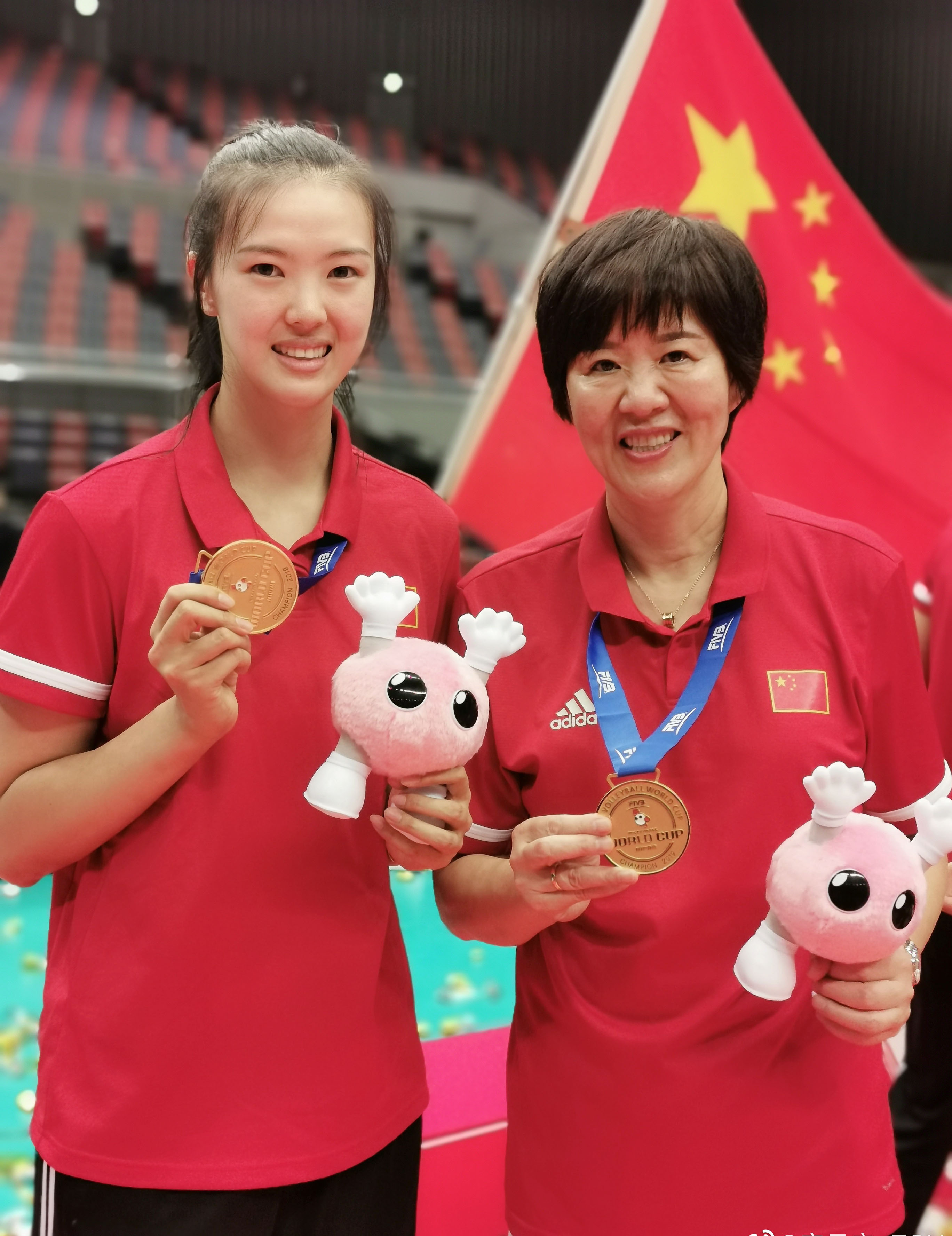 女排张常宁冠军体育精神精彩瞬间,女排张常宁全家福父亲节