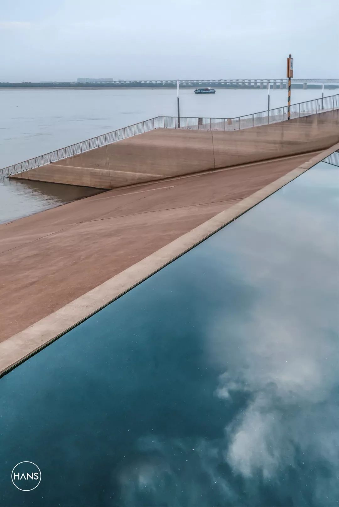 这里是青山，请长按保存