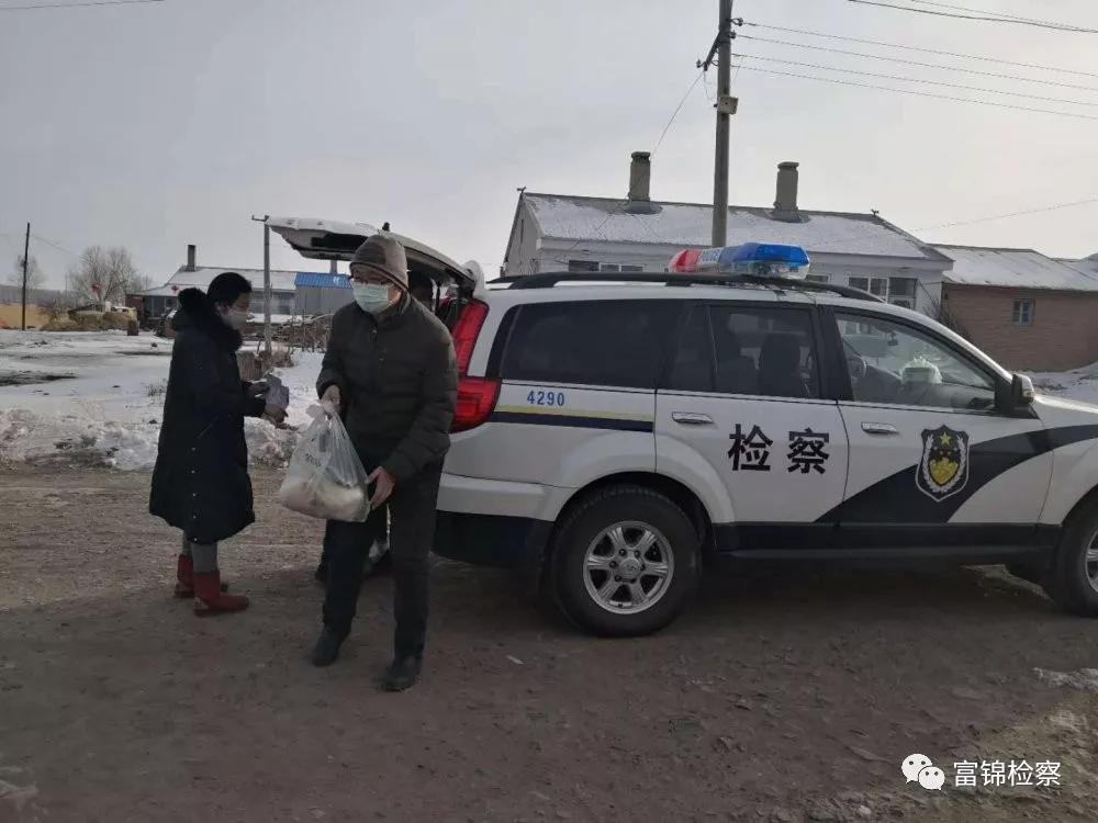 【微动态】群众没粮我帮买，敬请安心宅在家——富锦市人民检察院驻村工作队为村民跑腿当“代购”