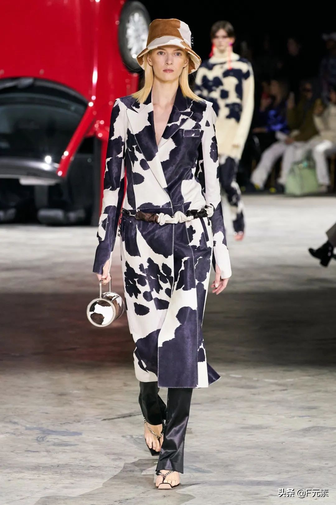 Off-White牵手“始祖鸟”，Hadid姐妹助阵，这场秀需要看一看