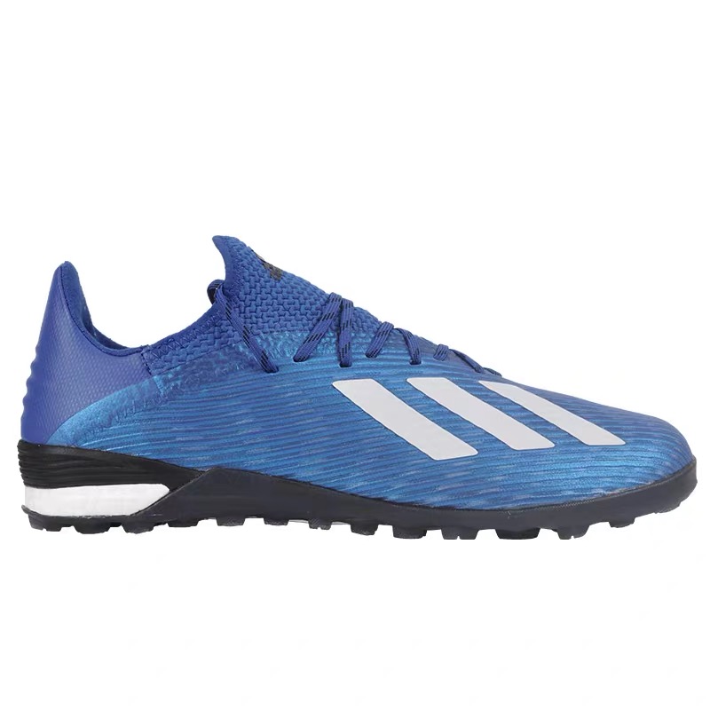 如何选择适合自己脚型足球鞋,怎么才能定制自己的足球鞋