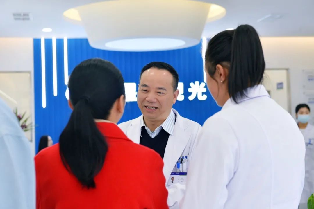 热烈祝贺星辉视光开阳分院盛大开业