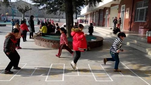 为了集五福，我用女朋友的口红写了个“福”字