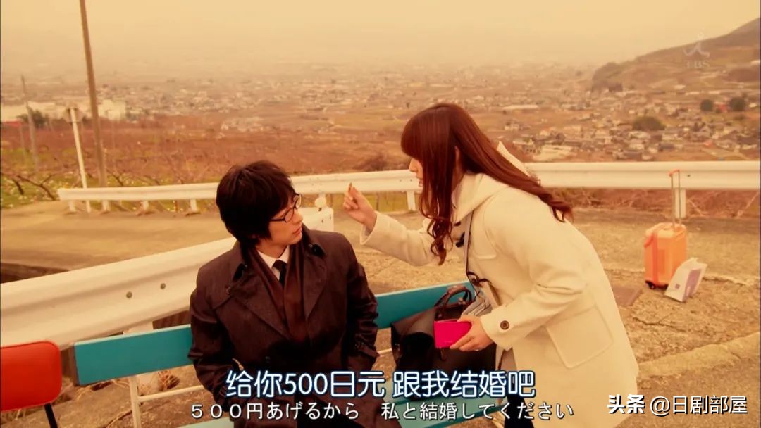 钘ゅ唸闈涜妭鐩鎼,钘ゅ唸闈涚患鑹烘彁鍒扮殑濂崇敓鏄皝