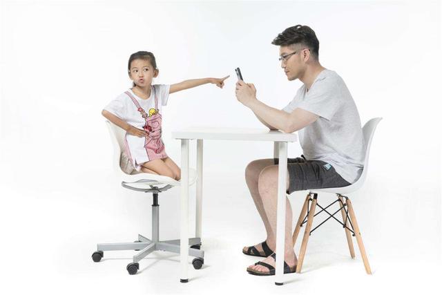 孩子在家烦妈妈,孩子在家嫌烦不在家又想念好矛盾