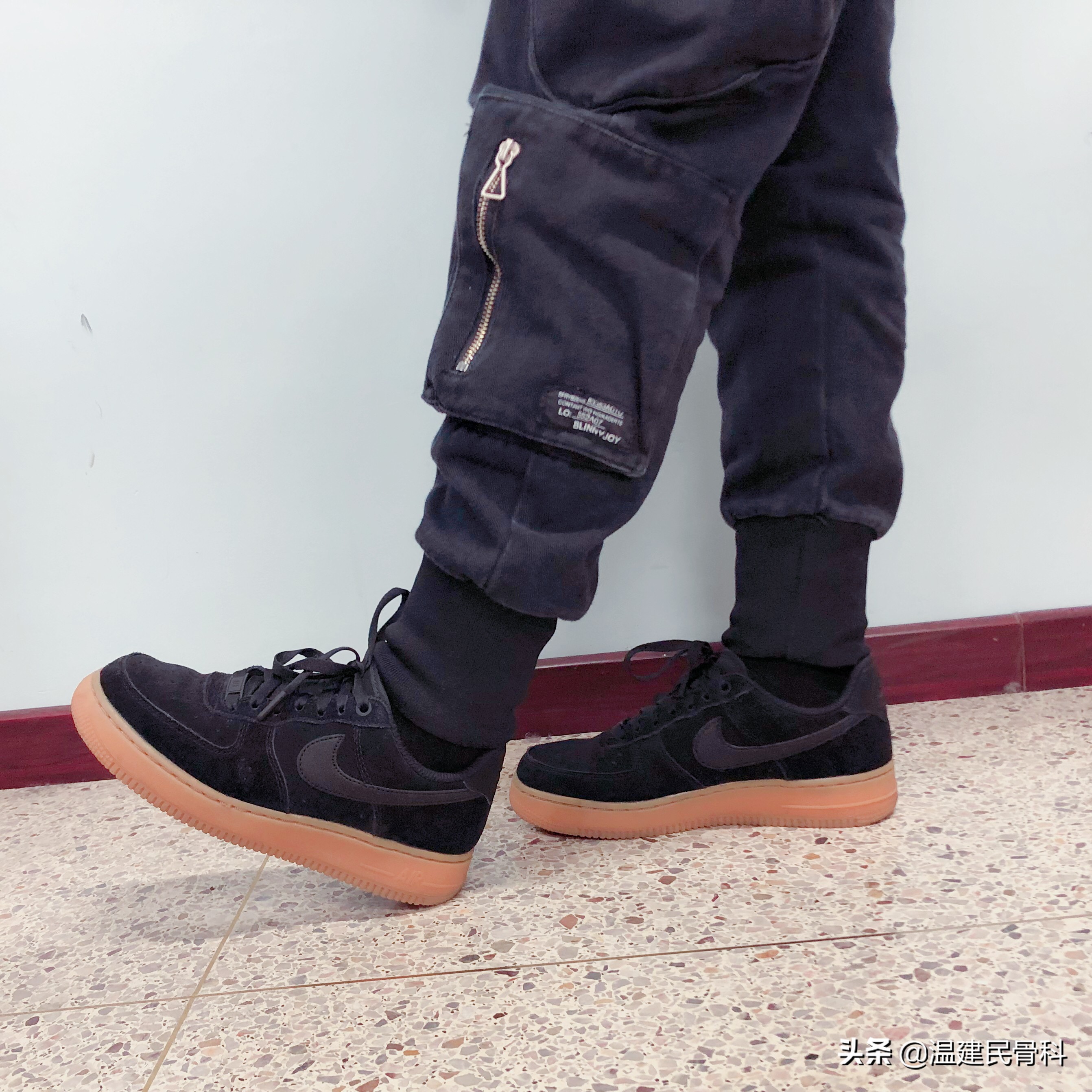 久坐久站腰酸背痛怎么回事,久站久坐脊椎疼腰疼挂什么课