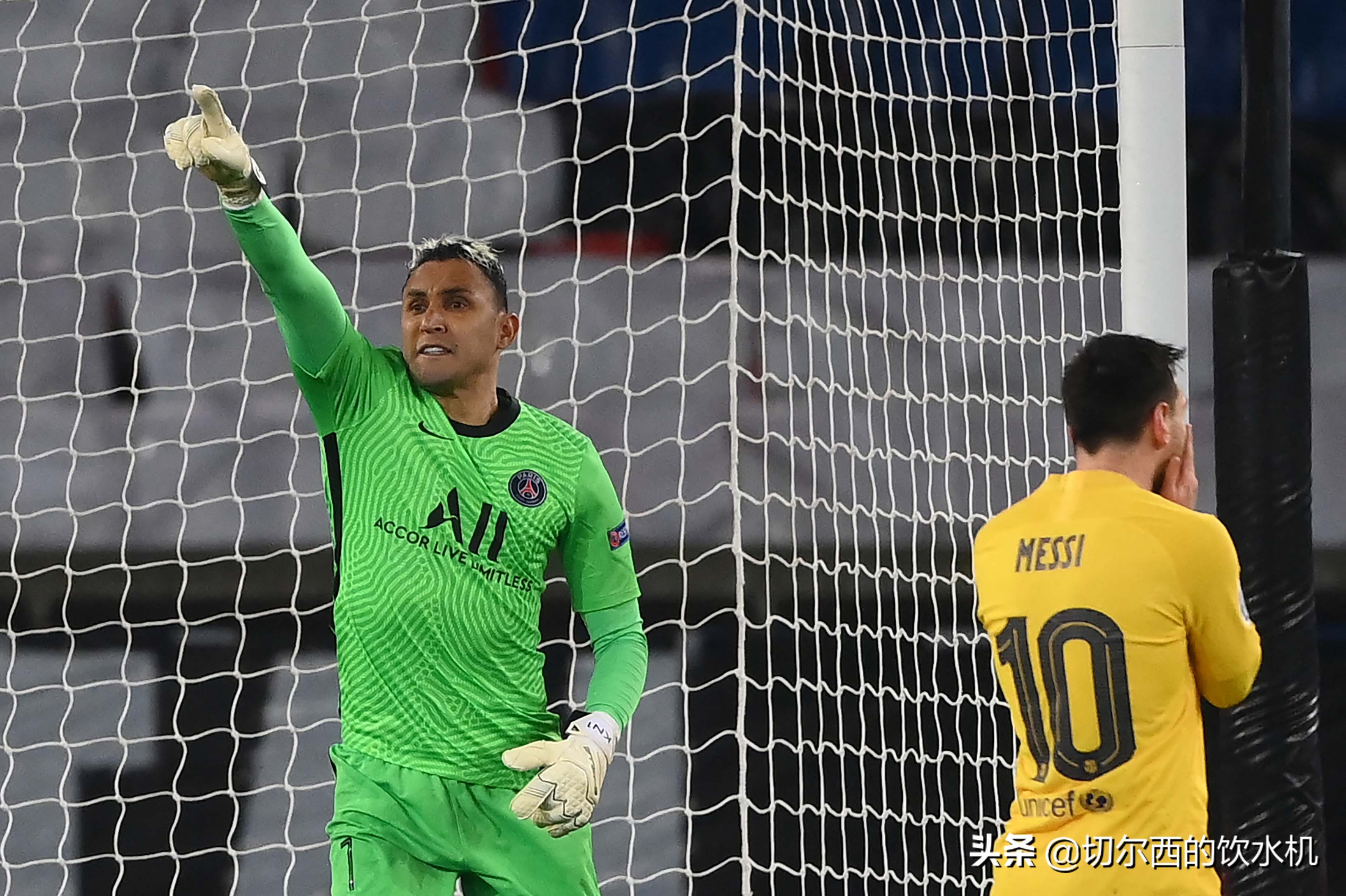 巴萨误判一球失去冠军,巴萨客战利物浦争议判罚