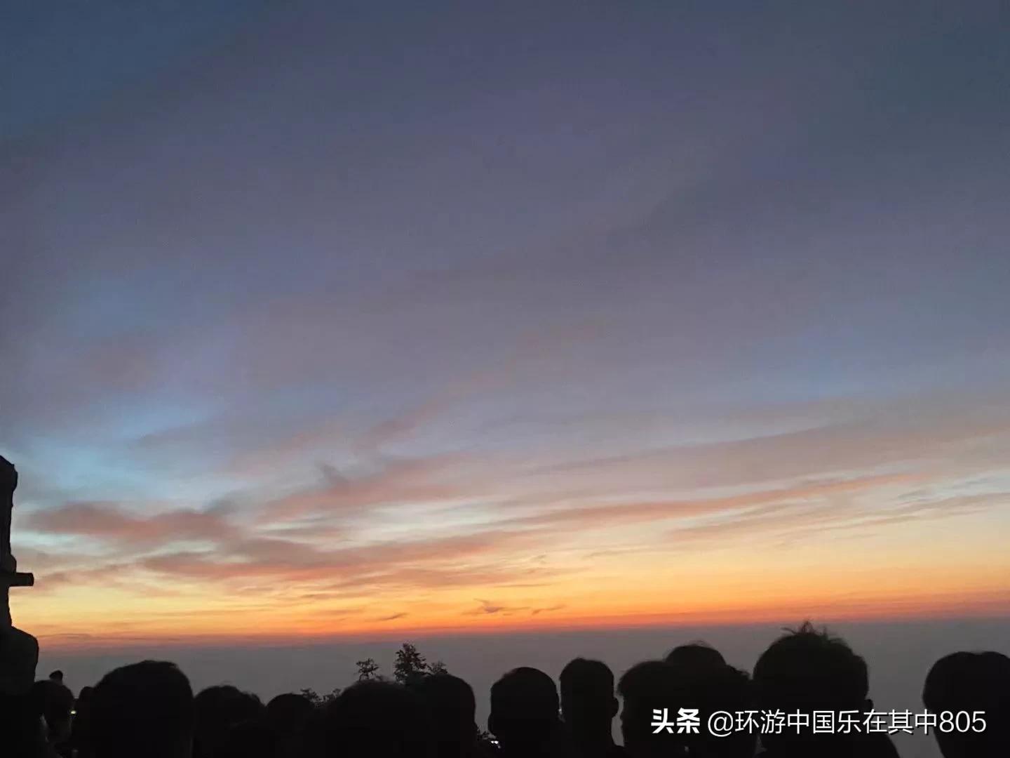 夜登泰山看日出攻略,夜爬泰山看日出后下山观景