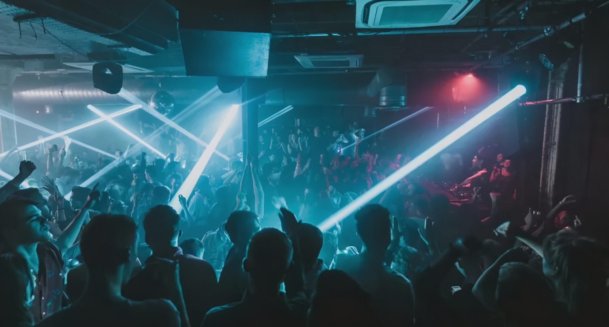 夜店越大越好？只装300人的小酒吧也能进全球百大