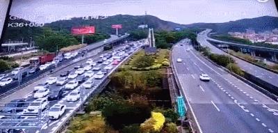 返程高速车流,返程大军挤爆沪渝高速