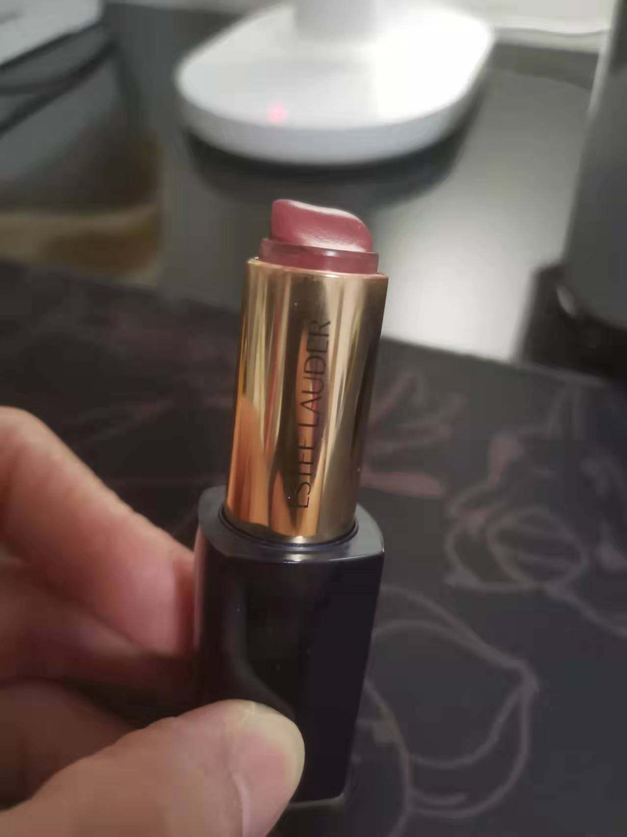 雅诗兰黛日常的口红色号420,雅诗兰黛tartantawny口红420