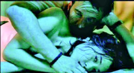 “狼女”余男的生猛史，从性感*物尤**到顶级影后，这四个男人太重要