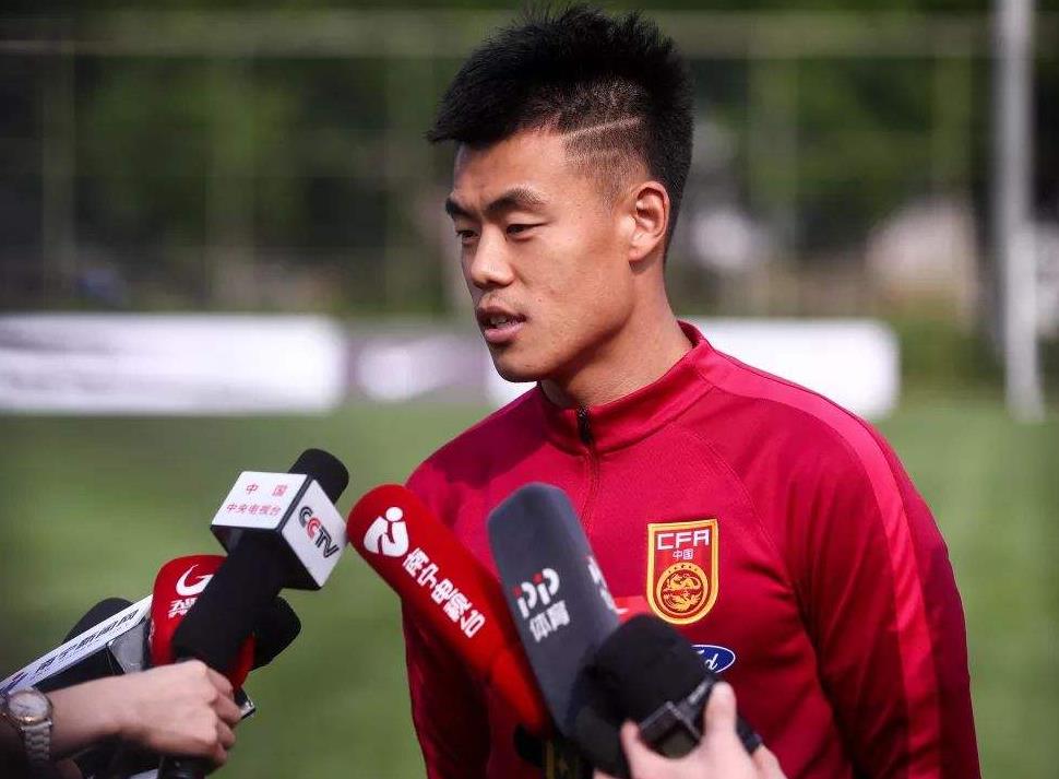 大连球员谭龙,长春亚泰谭龙加盟大连一方队