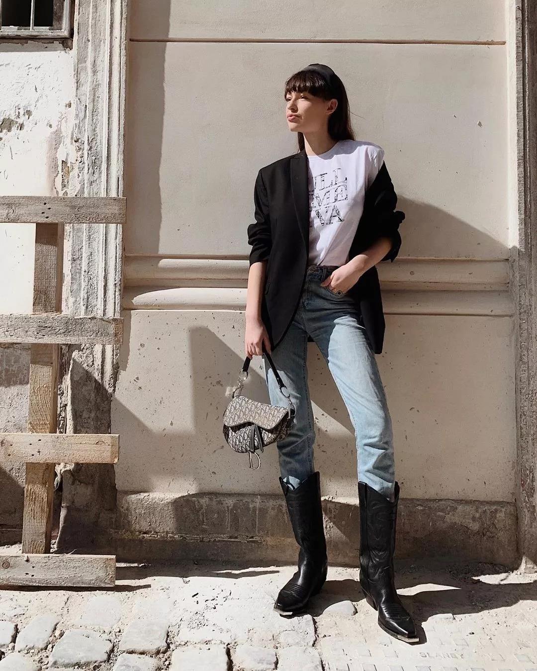 杨紫穿马丁靴的搭配,今年最流行的靴子女款牛仔
