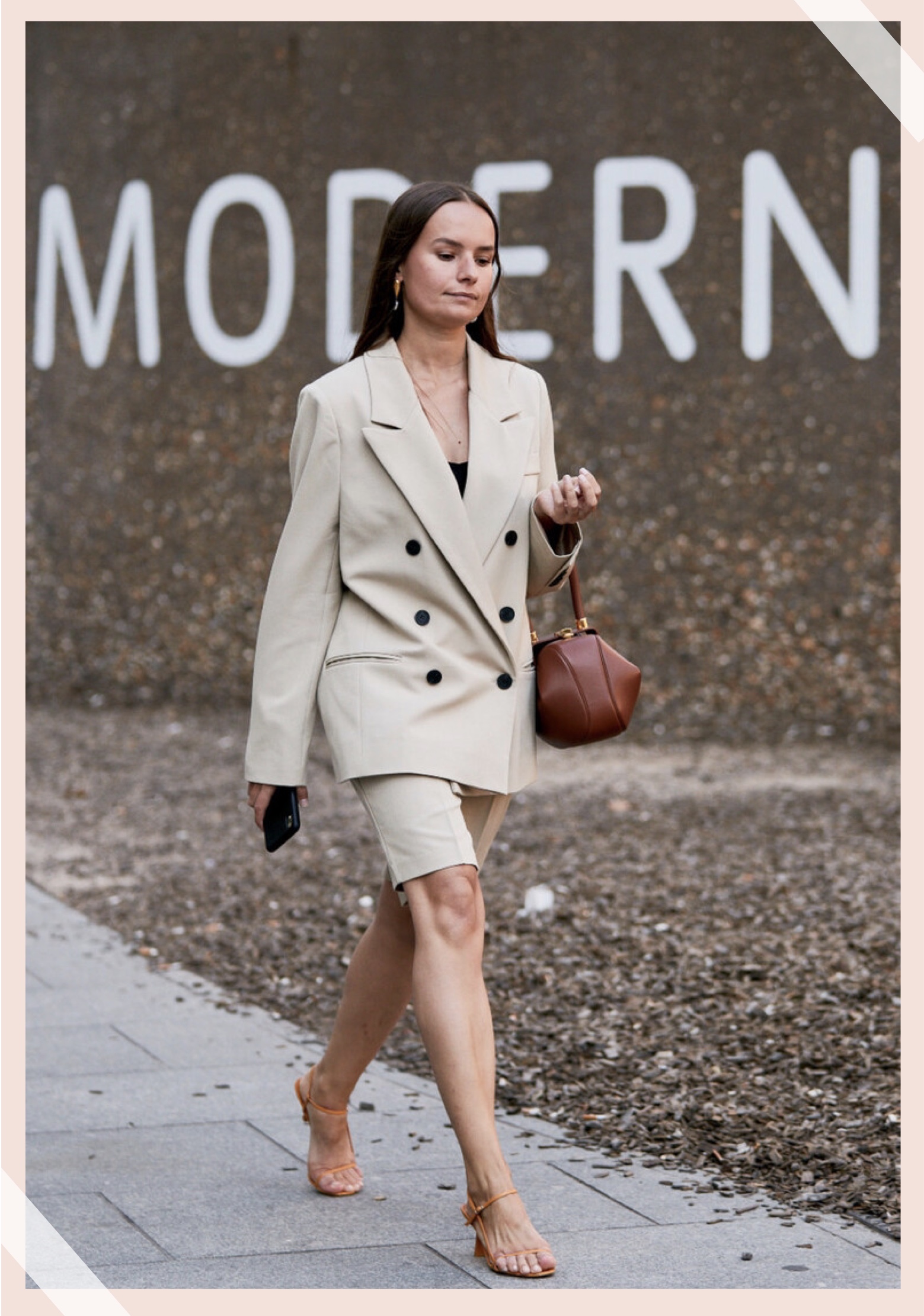 西装配潮流短裤,时尚气质小西装配皮短裤穿搭