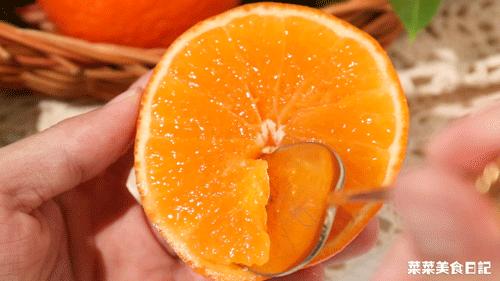 树上的草莓果冻,泰国水果树上结的果冻