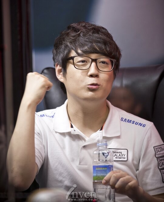 kzvsskt决赛,kz输给白鲨主播反应