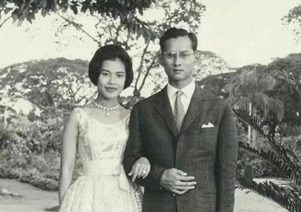 有其母必有其子粤语,泰国国王为什么疼爱小儿子