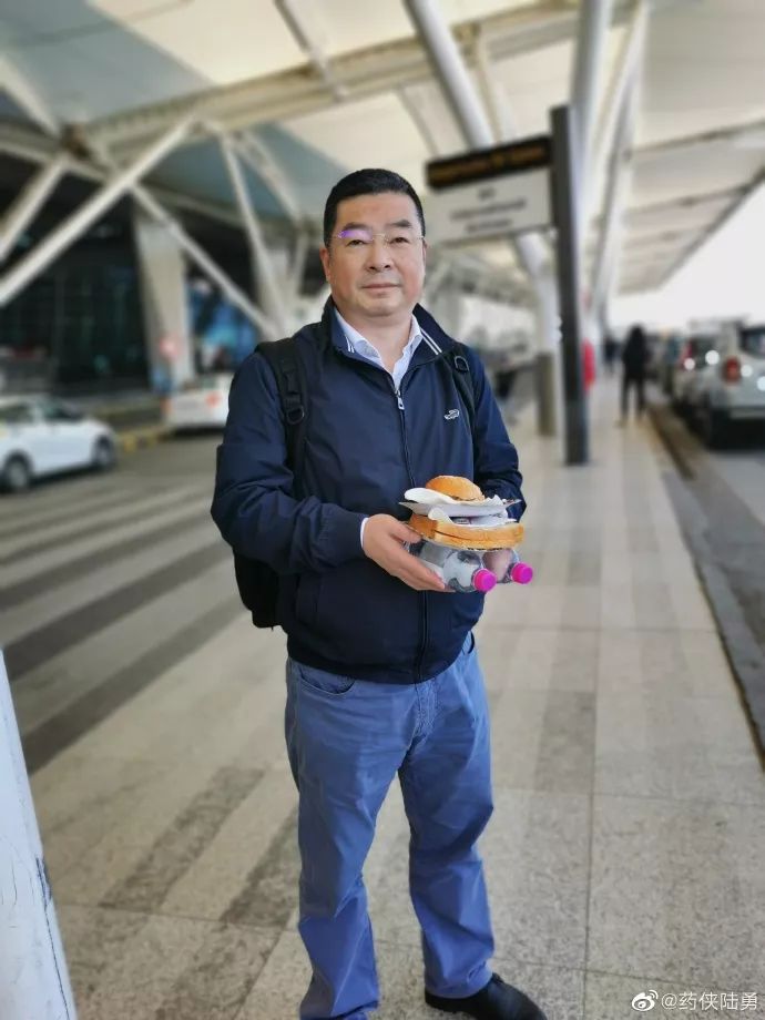 疫情期间大家一定要善待自己,疫情当前这些平凡人温暖着城市