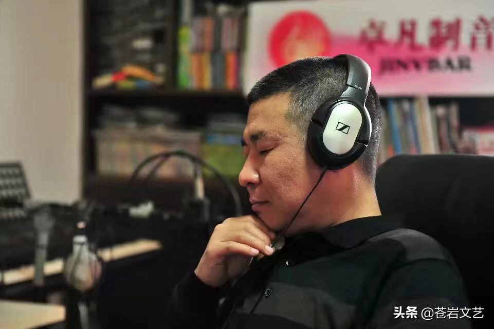 新中国70华诞献歌《祖国送我一匹马》，远牵词，马佶曲，张艳君唱