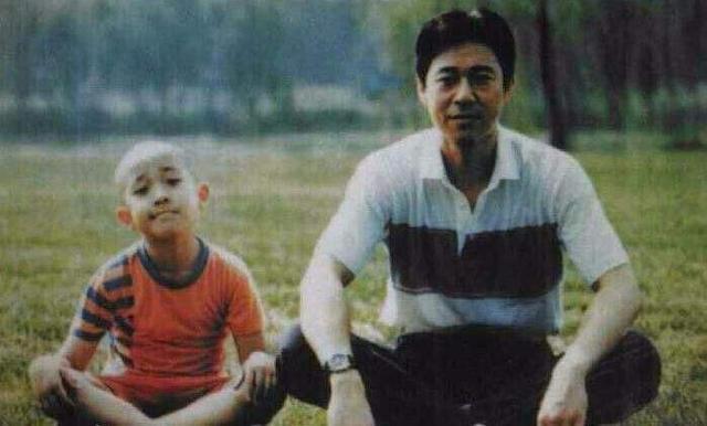 张博宇父亲张丰毅母亲吕丽萍,吕丽萍的爸爸是吕齐吗