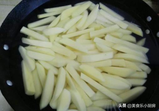 半成品薯条怎么炸才酥脆不回软,为什么在家炸的薯条很油