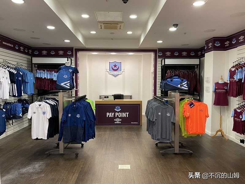 耐克品牌历史,运动品牌阿迪达斯发展历程
