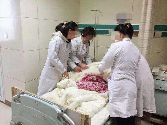 顺产真的比剖腹产生下来聪明吗,顺产是不是比剖腹产伤元气