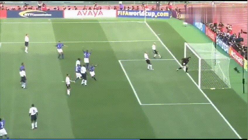 小罗足球精灵魔法时刻,小罗极致过人节奏球感