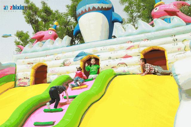 全家人一起欢欢喜喜过大年,所有人一起来拜年