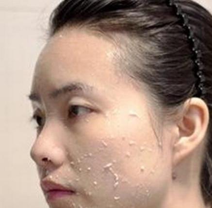 化妆搓泥是什么样子的,化妆搓泥和起皮的区别