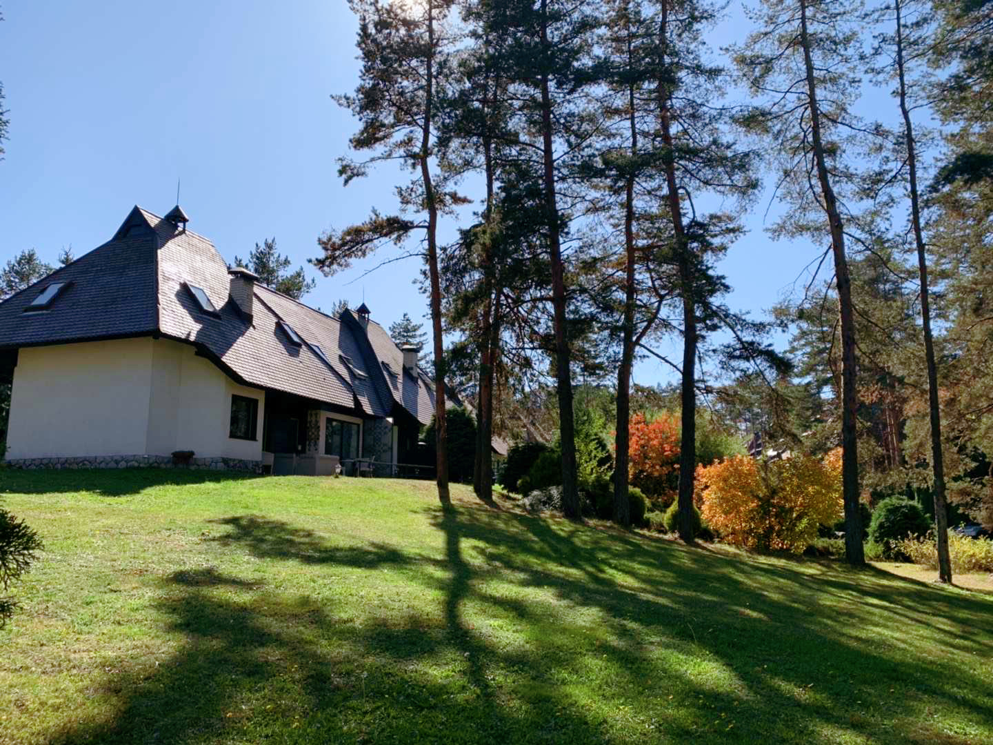 足球少年的小木屋很酷、“圣诞小镇”的秋天很美