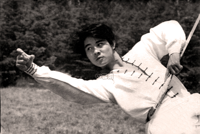 罕见老照片80年代男星,老电影老艺人最美老照片