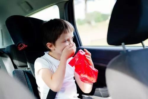 孩子呕吐怎么办快速止吐,孩子呕吐的原因和处理方法