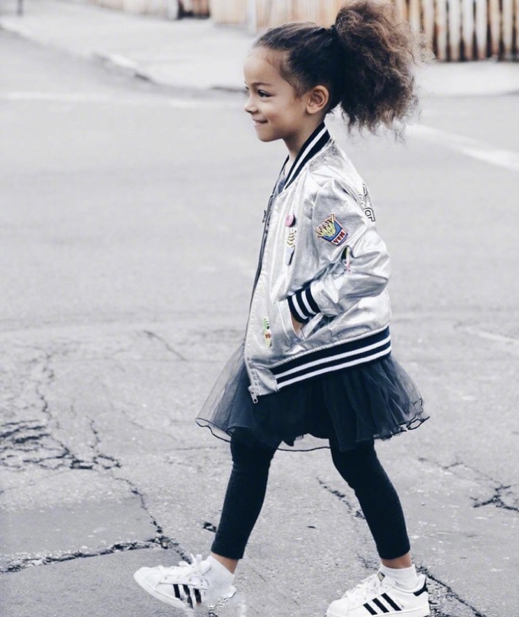 家有女儿的孩子看过来,董璇穿衣真时髦