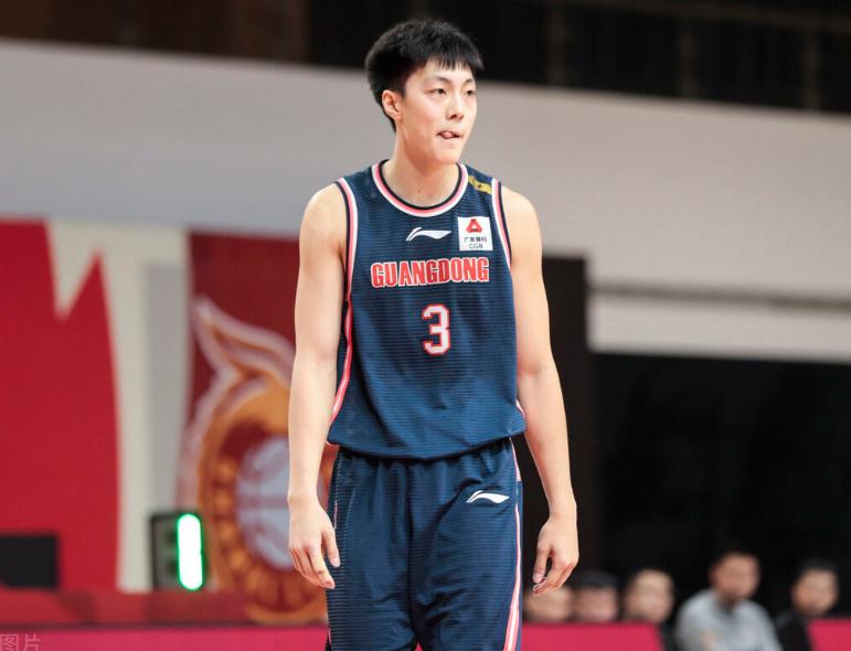 徐杰伤势在第三阶段是否能打,广东男篮球员徐杰崴脚