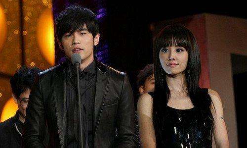 萧亚轩蔡依林唱功,蔡依林和萧亚轩谁更有女王范