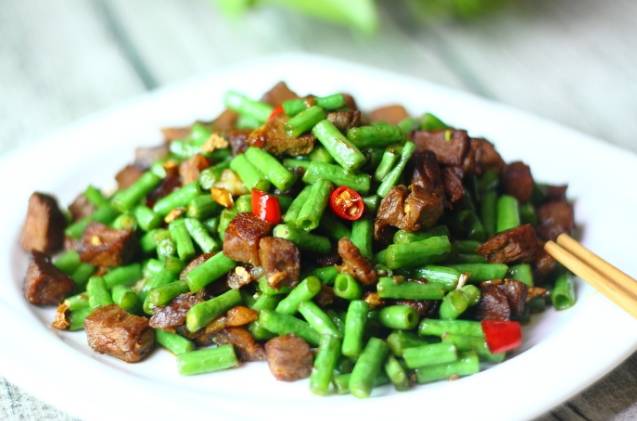 豇豆炒牛肉的做法窍门是什么,西红柿辣子豇豆炒牛肉家常做法