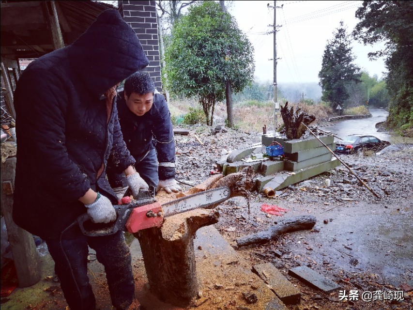 闲着也是闲着，做一张根雕茶桌，没事的时候喝喝茶