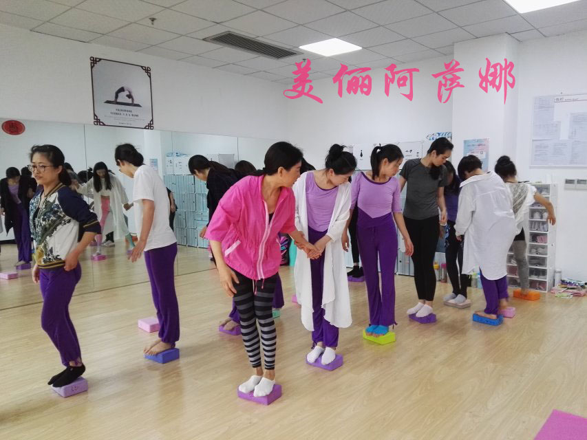 瑜伽体验培训,瑜伽体验课一对一