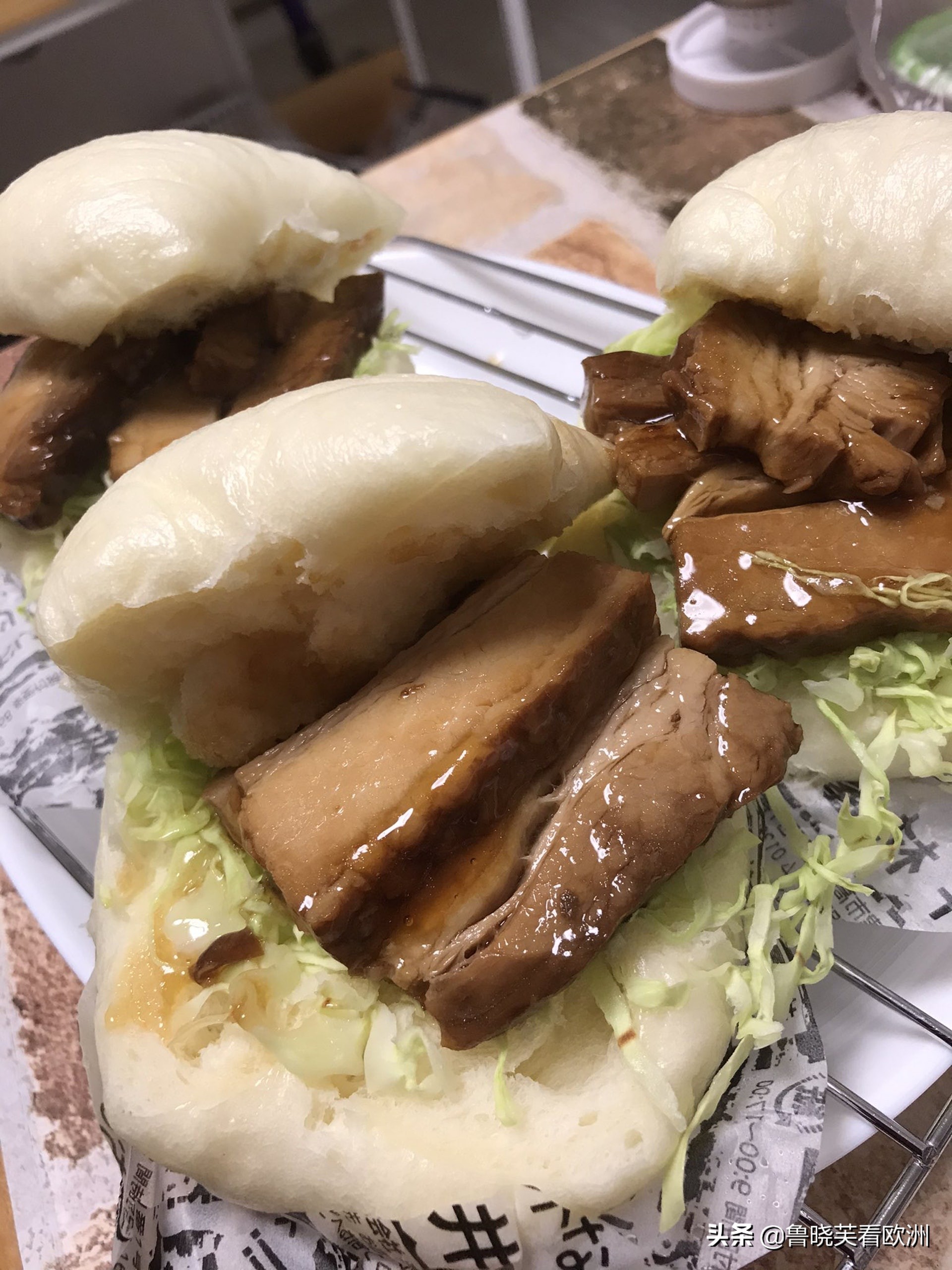日本百年老店“无馅包子”疯抢，中国游客一尝：TM就是馒头啊？
