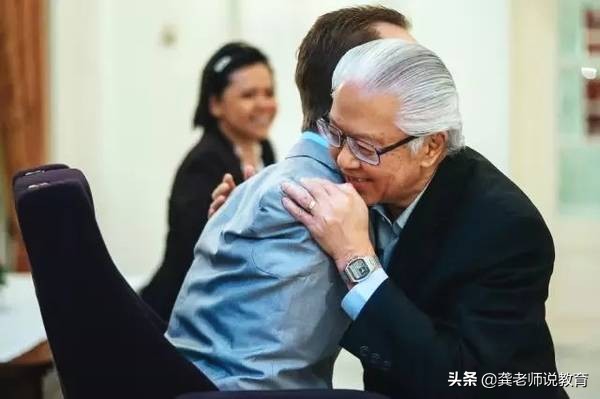 他没有四肢却活得很精彩,他没有四肢却热爱篮球