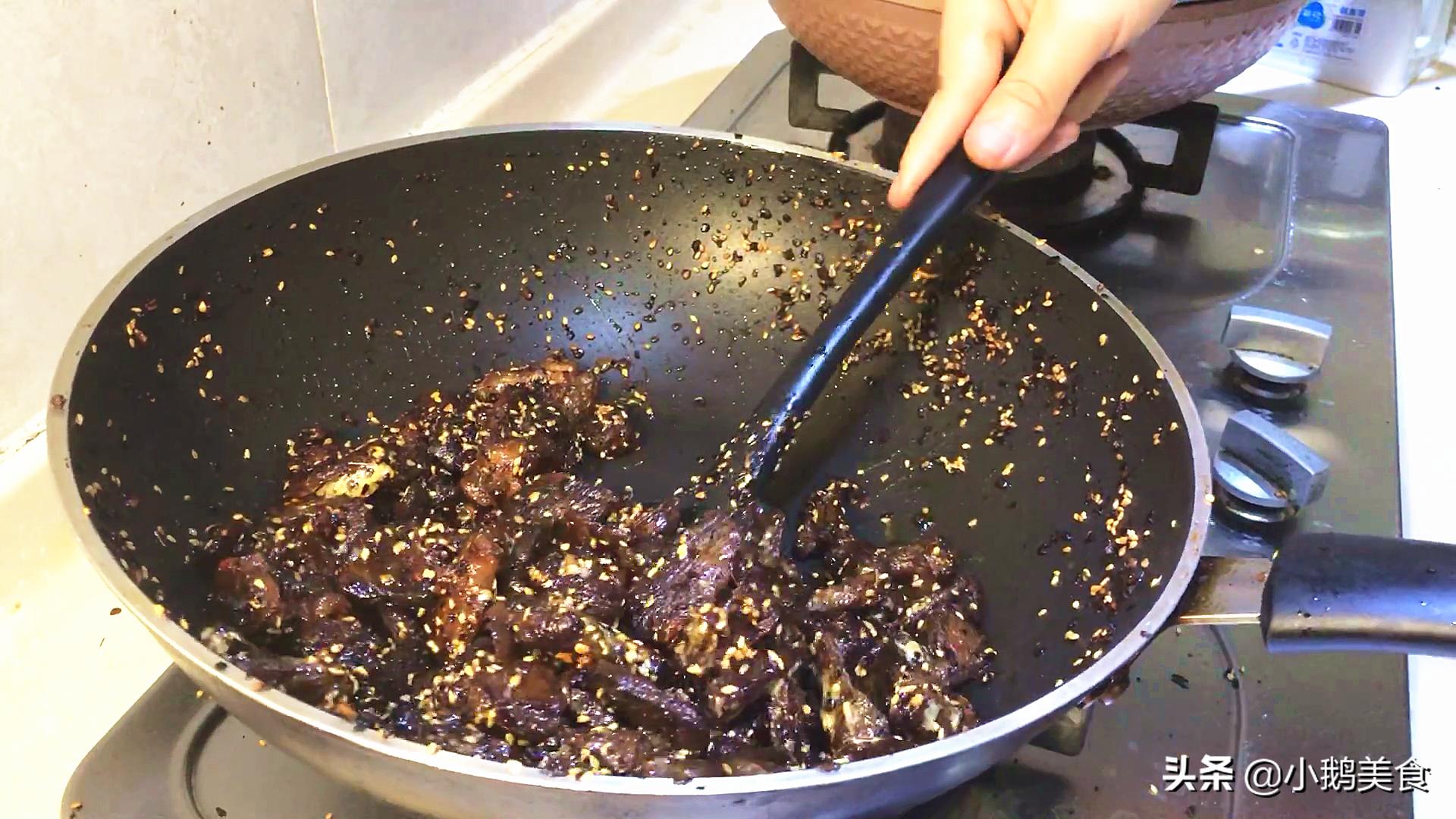 原来牛肉干做法这么简单，按照这个配方做，香辣有嚼劲，太好吃了