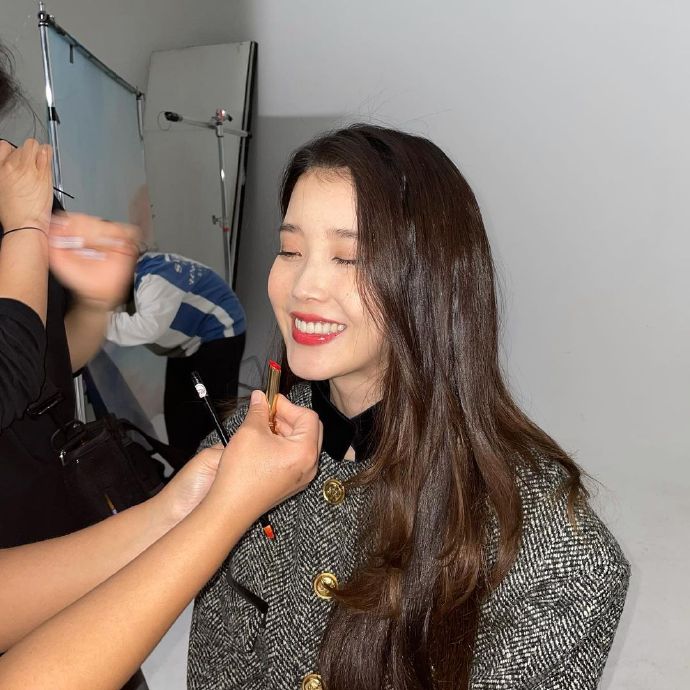 深唇涂口红怎么不掉色的技巧,深唇涂口红怎么涂才好看