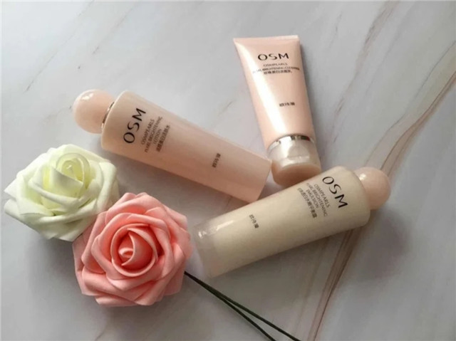 想要皮肤皱纹少这三个动作少不了,30岁出现了皱纹松弛可逆吗