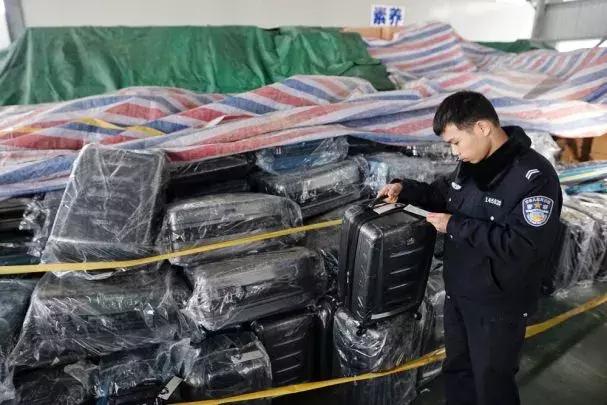 价格1000多的包包,名牌包包只卖100多元