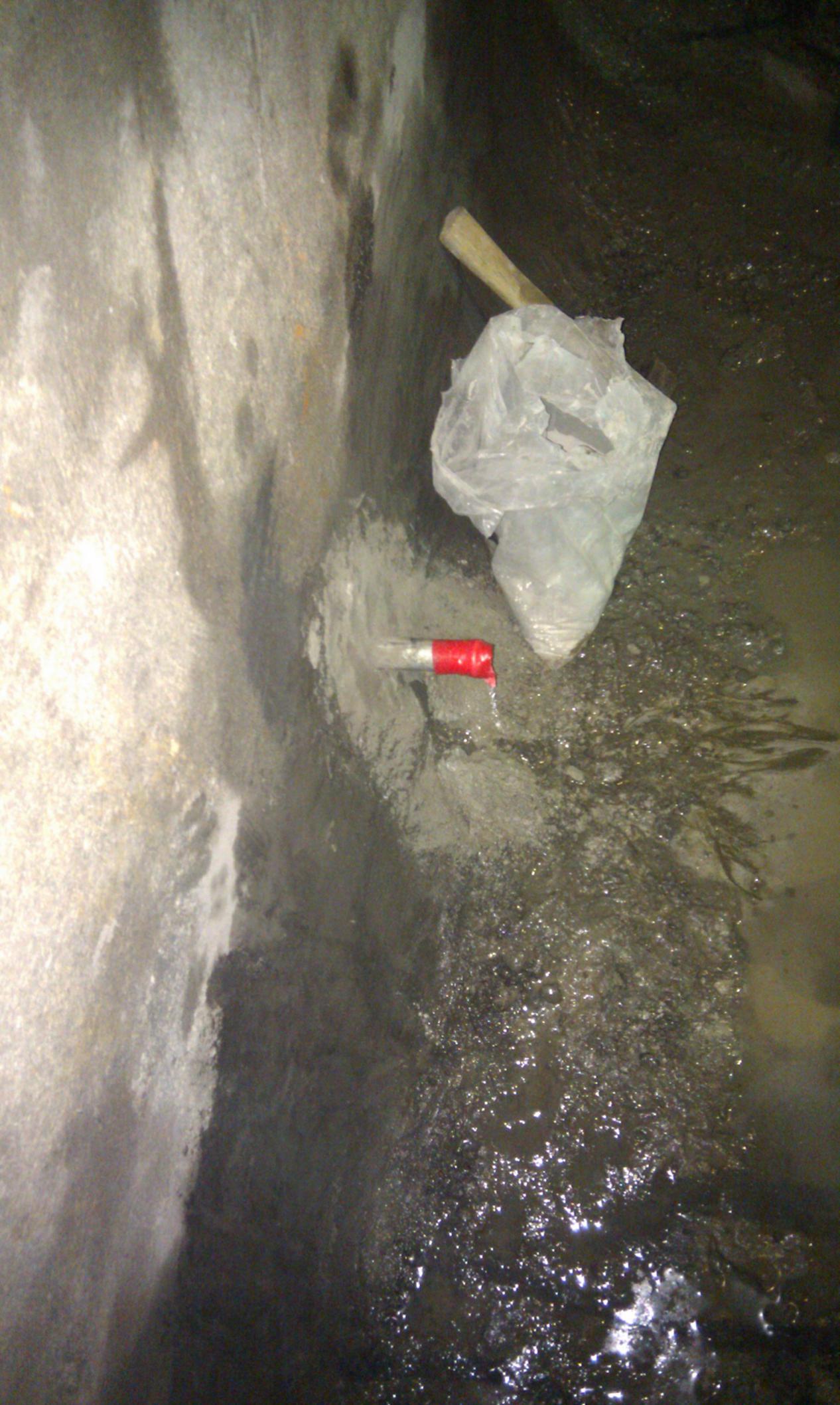 卫生间瓷砖墙壁破裂渗水怎么处理,厕所瓷砖漏水修补