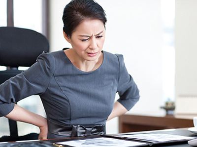 生完孩子一直腰疼是什么原因,生完孩子后总是腰疼