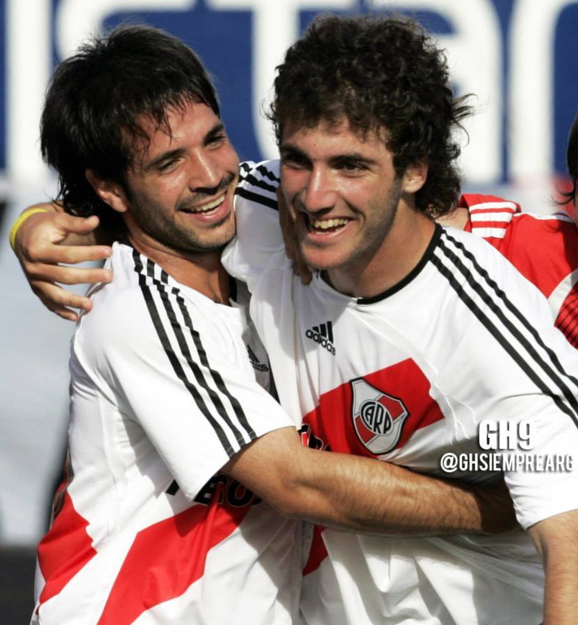 伊瓜因为什么总丢单刀,伊瓜因为什么离开五大联赛